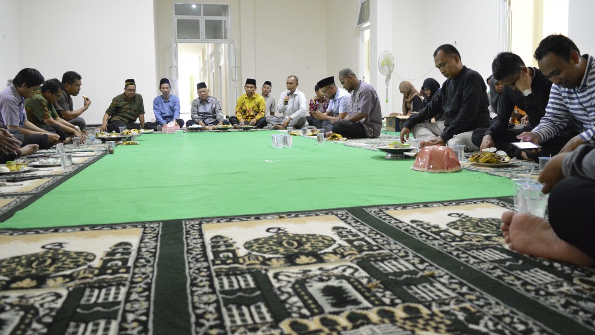 Menganut Tradisi NU, Tasyakuran Fakultas Tarbiyah dengan Pembacaan Al-barzanji