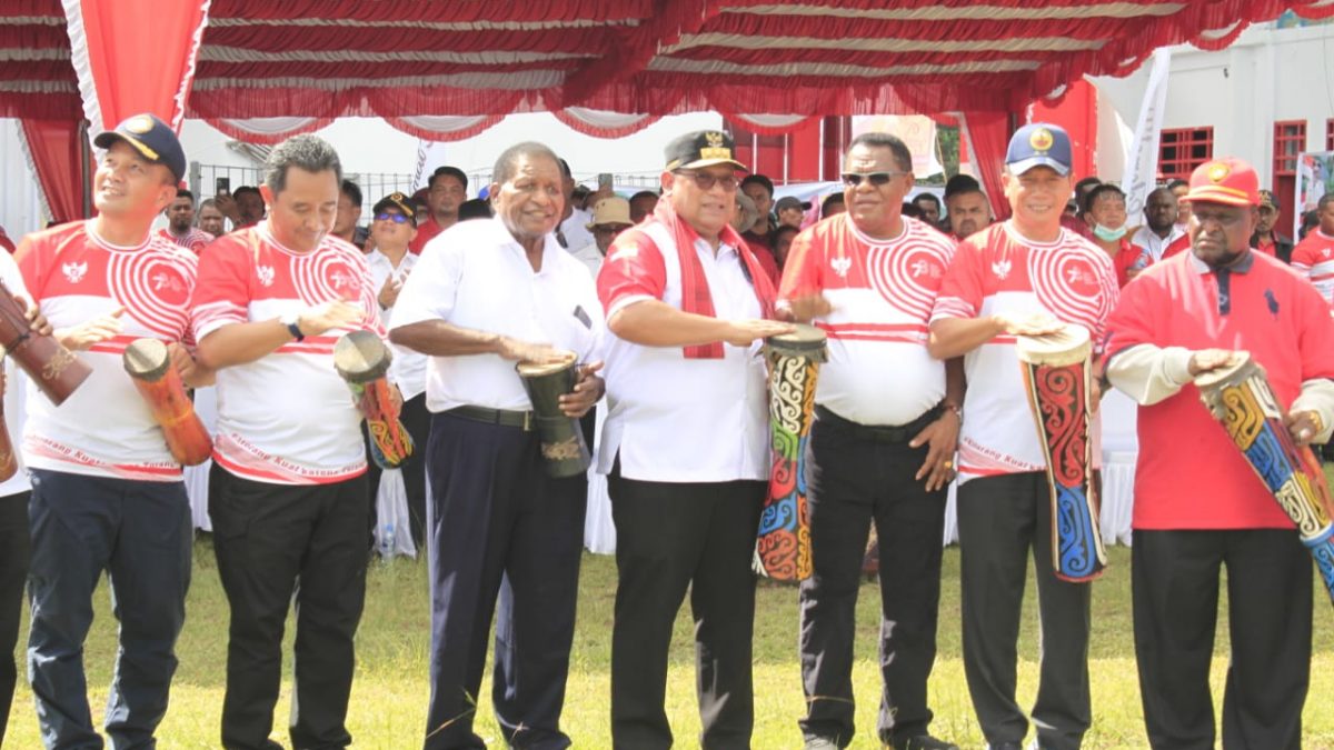 Pimpinan IAIN Sorong Hadiri Pencanangan Bulan Kemerdekaan di Stadion Wombik Km. 16 Sorong PBD