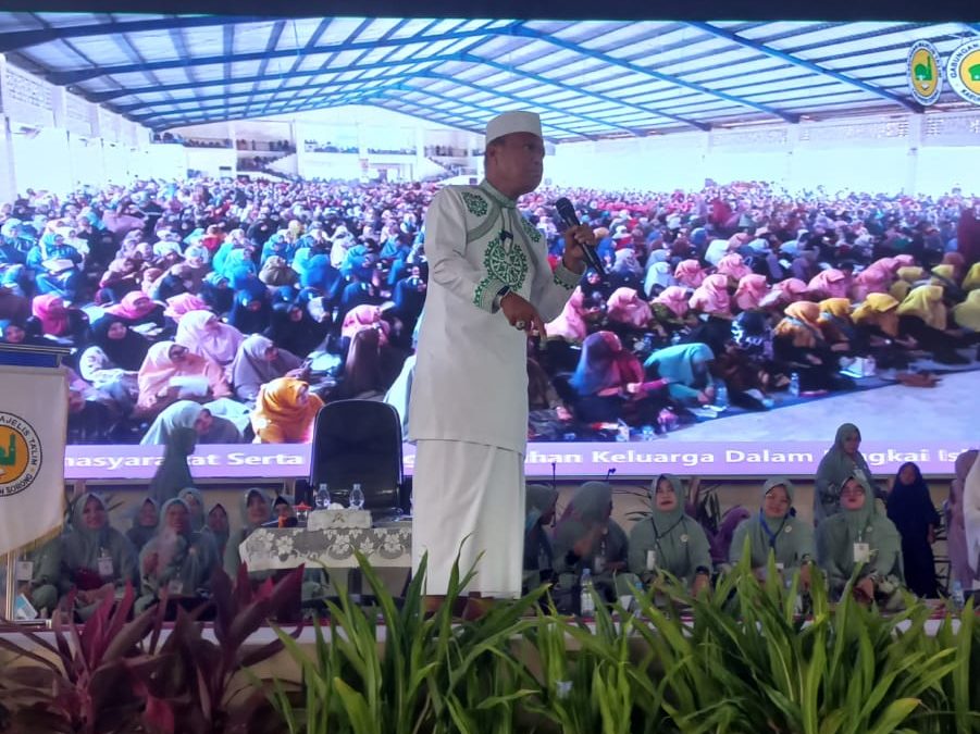 Tabligh Akbar  di Sorong, Ustadz Das’at Latif Minta Jemaah Sholat dengan Ikhlas