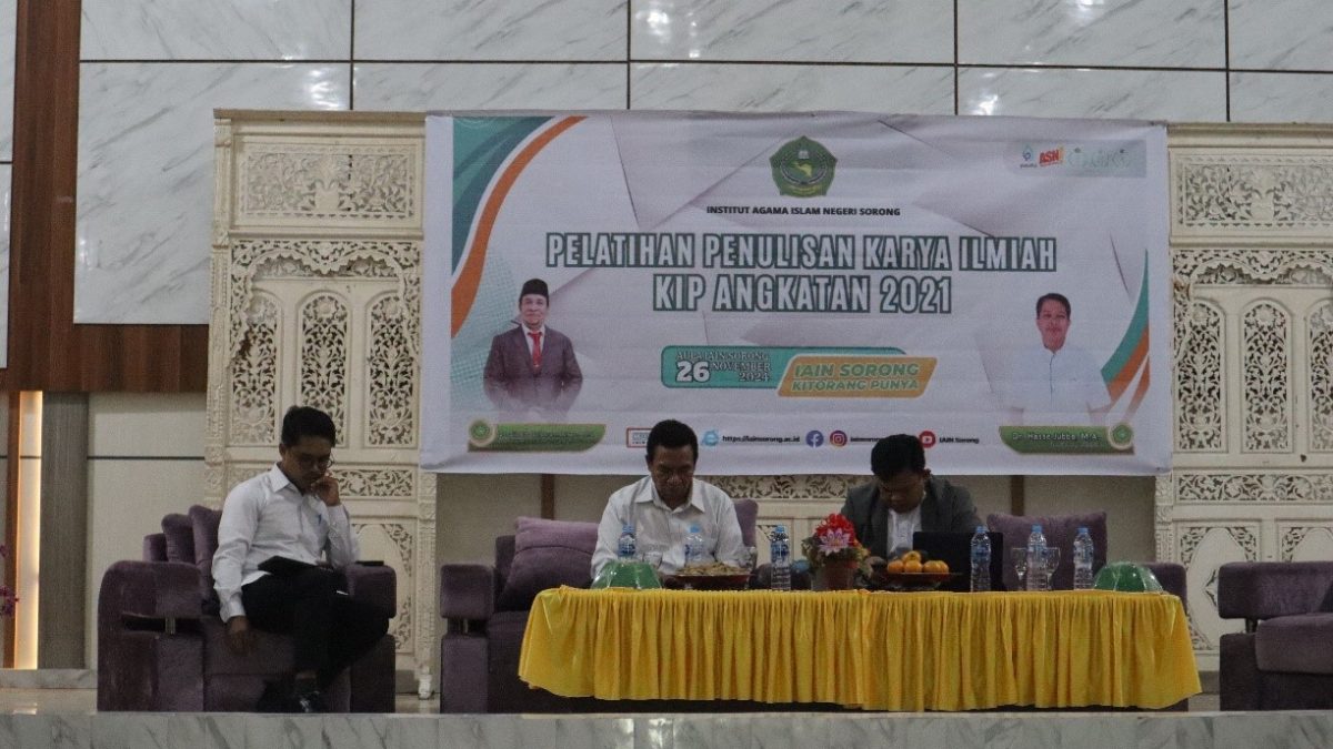 Buka Pelatihan Penulisan Karya Ilmiah,  Rektor IAIN Sorong Beri Motivasi Kepada 100 Mahasiswa Penerima Manfaat Beasiswa KIP Tahun 2021