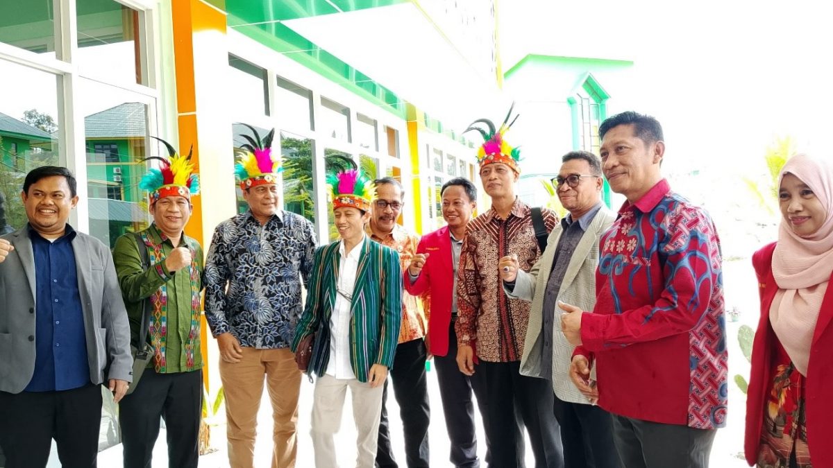 Rektor IAIN Sorong Sambut Tim Visitor Diktis Kemenag dalam Rangka Pembukaan Program Doktor PAI