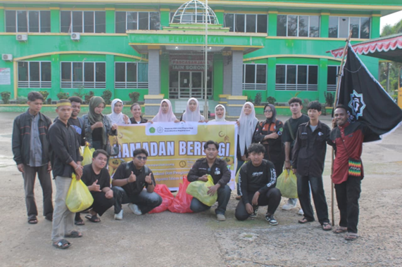 HMPS KPI IAIN Sorong Pembagian Takjil Gratis