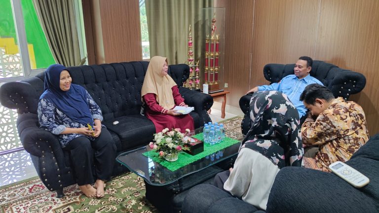 penyerahan hasil audit SPI kepada Rektor IAIN Sorong