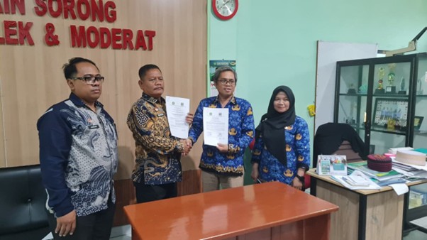 PENANDATANGANAN DAN SERAH TERIMA MOU HAKI ANTARA IAIN SORONG DAN KANWIL KEMENTERIAN HUKUM PAPUA BARAT