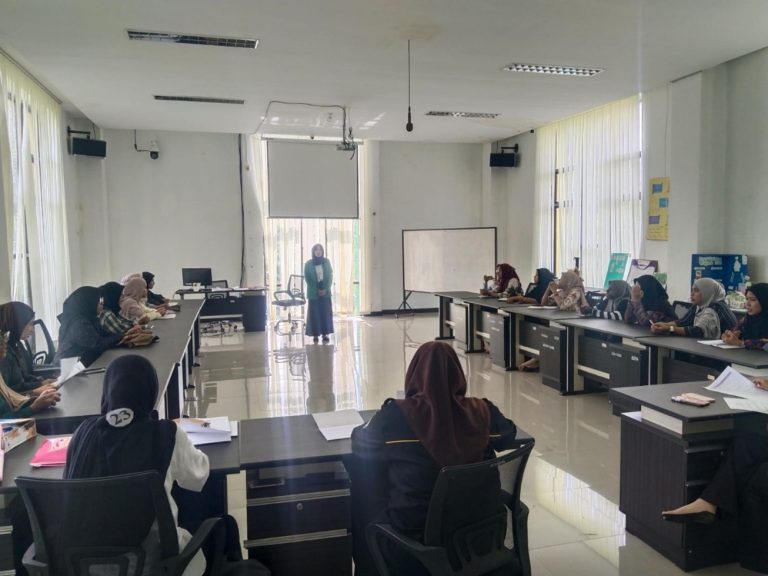 LAB MICROTEACHING IAIN SORONG DUKUNG KESIAPAN MAHASISWA MENJADI PENDIDIK PROFESIONAL