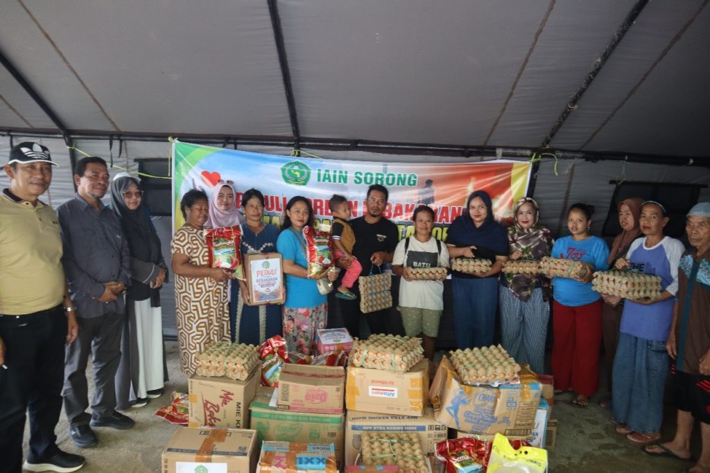 IAIN SORONG SALURKAN BANTUAN UNTUK KORBAN KEBAKARAN KLADEMAK II