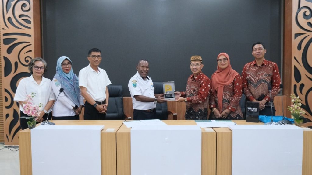 UPT PERPUSTAKAAN IAIN SORONG DAN DINAS PERPUSTAKAAN KABUPATEN SORONG PERKUAT SINERGI MELALUI PENANDATANGANAN MoU