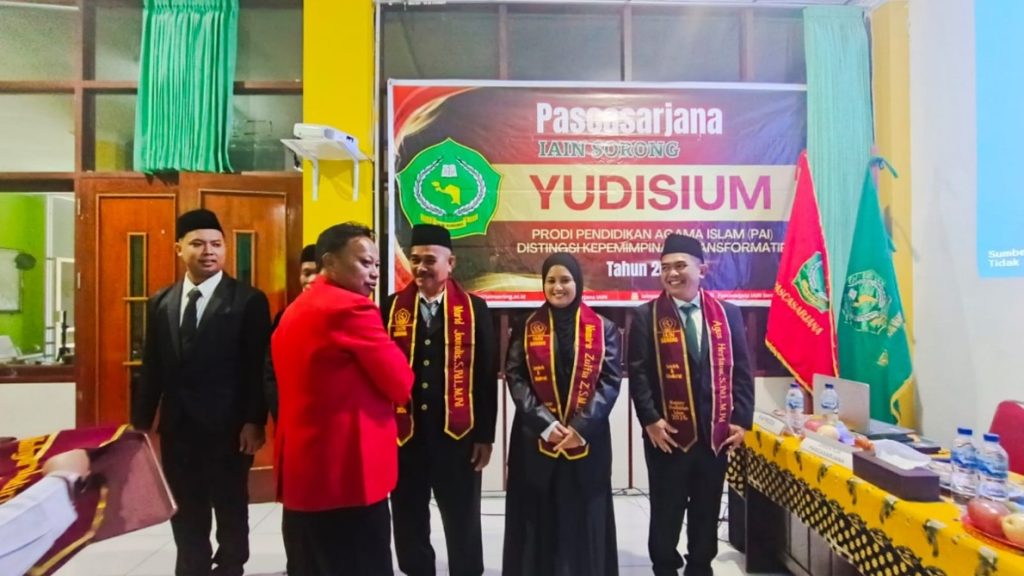 DI BALIK PROSESI SELEMPANG YUDISIUM, PESAN KEPEMIMPINAN DIREKTUR PASCASARJANA IAIN SORONG