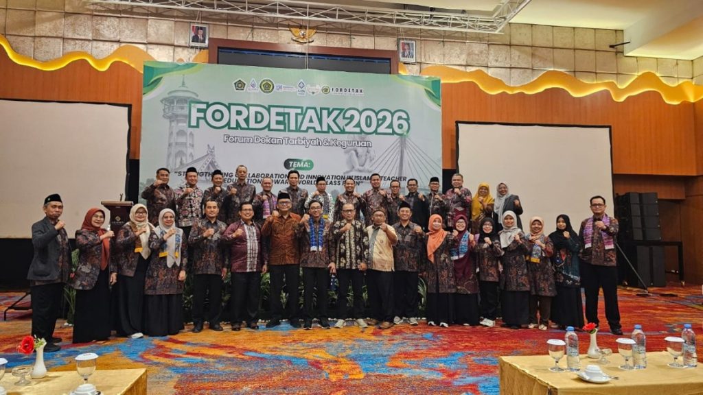 DEKAN DAN WAKIL DEKAN FAKULTAS TARBIYAH IAIN SORONG HADIRI PERTEMUAN NASIONAL FORDETAK DI BANJARMASIN , BAHAS STRATEGI MENARIK CALON GURU BERKUALITAS
