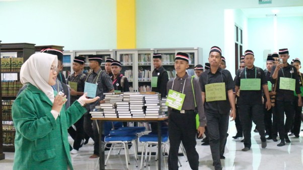 MAHASISWA BARU IAIN SORONG KENALI LEBIH DEKAT FASILITAS PERPUSTAKAAN DALAM RANGKAIAN PBAK 2026